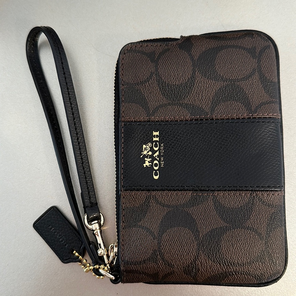 Coach wristlet in amazing condition! Only used once.
